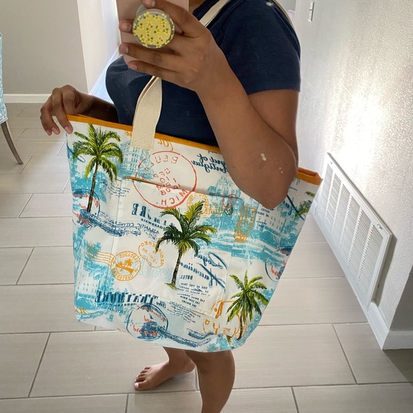 Reversible Oversized Tote Bag - Picture 12 of 13